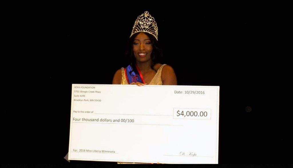 Koisey Hiama, the new Miss Liberia Minnesota 2016 was presented with a $4,000 scholarship check from the Kifa Foundation during the pageant in Hopkins, Minnesota on Saturday, October 29, 2016. Photo: Amie Dibba/Mshale