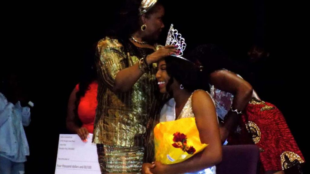 Aurelia Sancho-McGill, who won Miss Liberia 1974 in Liberia crowns Miss Liberia Minnesota 2016 during the pageant in Hopkins, Minnesota on Saturday, October 29, 2016. Photo: Amie Dibba/Mshale
