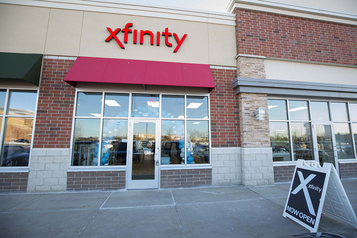 Xfinity Store exterior Brooklyn Center Mshale